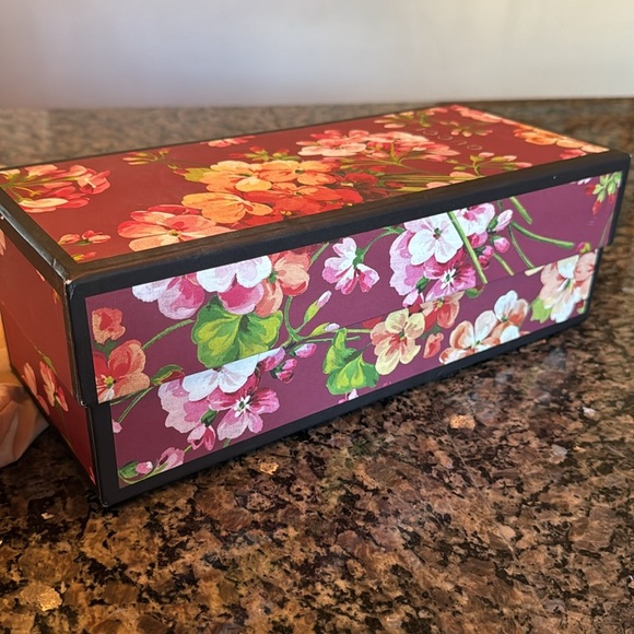 Gucci Floral Box with Dust Bags EUC - Picture 7 of 15